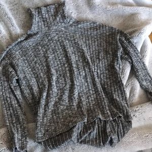American eagle turtleneck sweater